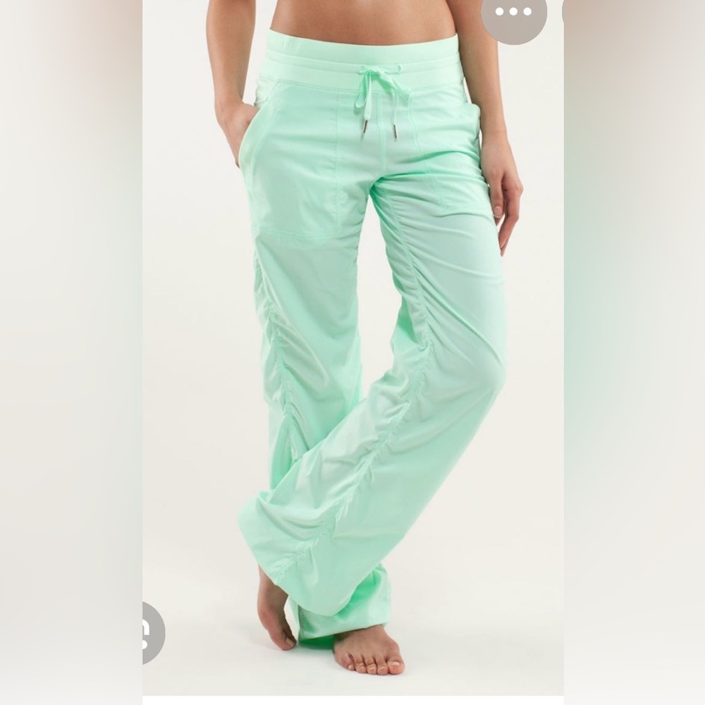 LULULEMON DANCE STUDIO UNLINED PANT. MINT GREEN. SIZE 8. 💚